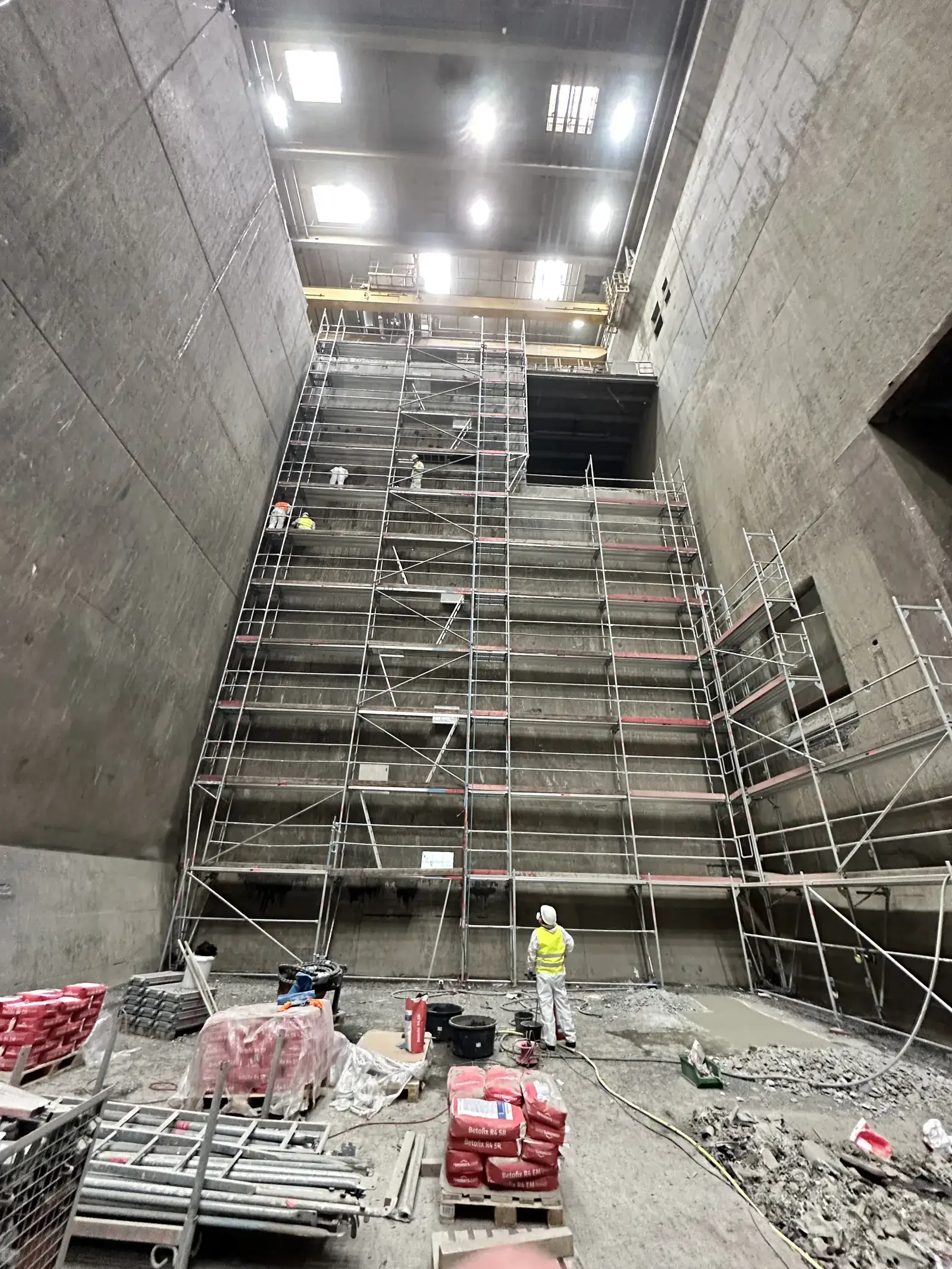 Bunkerbauwerk Mainz: Einrüstung über die volle Höhe