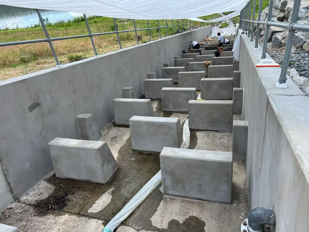 Instandgesetztes Zulaufbauwerk mit Tosbecken